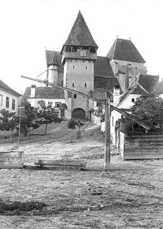 Fortified church of Baaßen