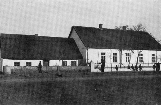 Homestead with "crown's house" (left)